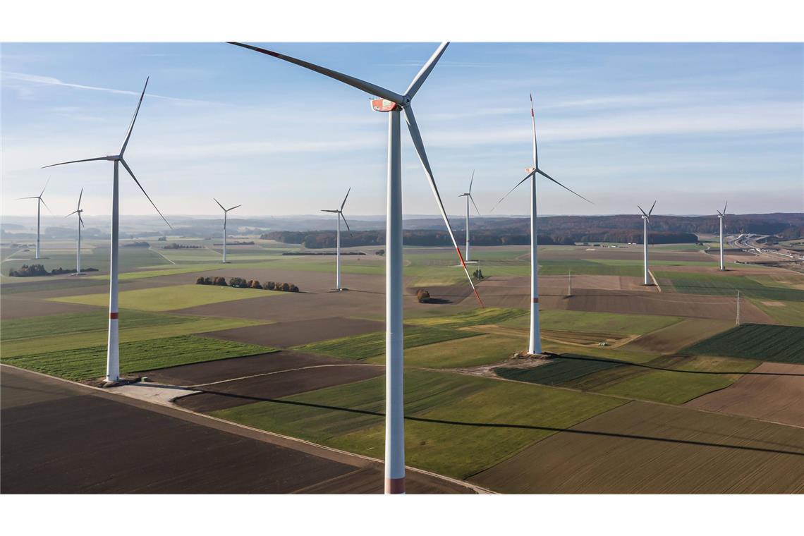 Auf der Schwäbischen Alb stehen jede Menge Windräder.
