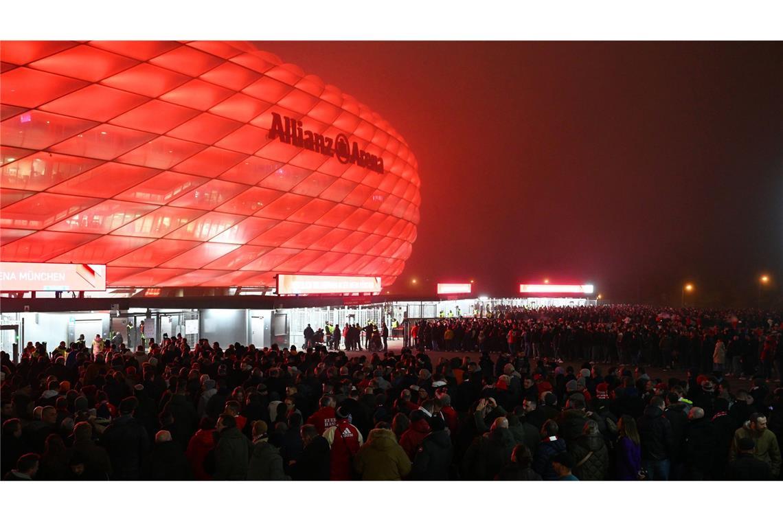Tod eines Fans überschattet Bayern-Sieg gegen Benfica Auf der Tribüne der Allianz Arena kam es am Mittwochabend zu einem medizinischen Notfall.