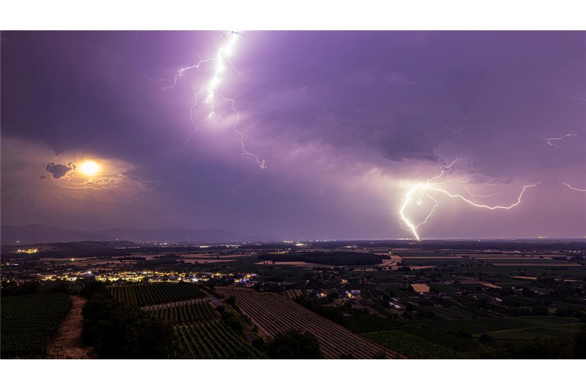 Auf die Gluthitze folgen Unwetter.