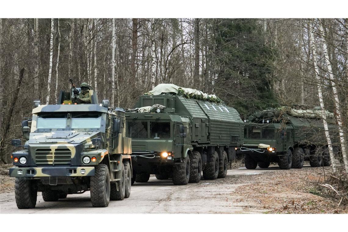 Auf diesem vom Pressedienst des russischen Verteidigungsministeriums am 29. Dezember 2025 zur Verfügung gestellten Bild ist ein russisches Oreschnik-Raketensystem während eines Trainings an einem ungenannten Ort in Belarus zu sehen. Die Rakete Oreschnik gilt als eine der neuesten Entwicklungen der russischen Waffentechnik. Sie ist prinzipiell fähig, Atomsprengköpfe zu tragen.