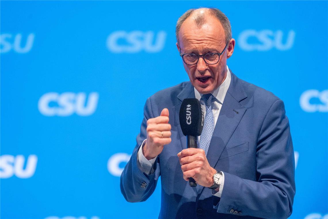 Scholz nennt Chialo "Hofnarr" - "nicht rassistisch" gemeint Auf einem CSU-Parteitag in Nürnberg schloss CDU-Chef Friedrich Merz jegliche Zusammenarbeit mit der AfD aus.