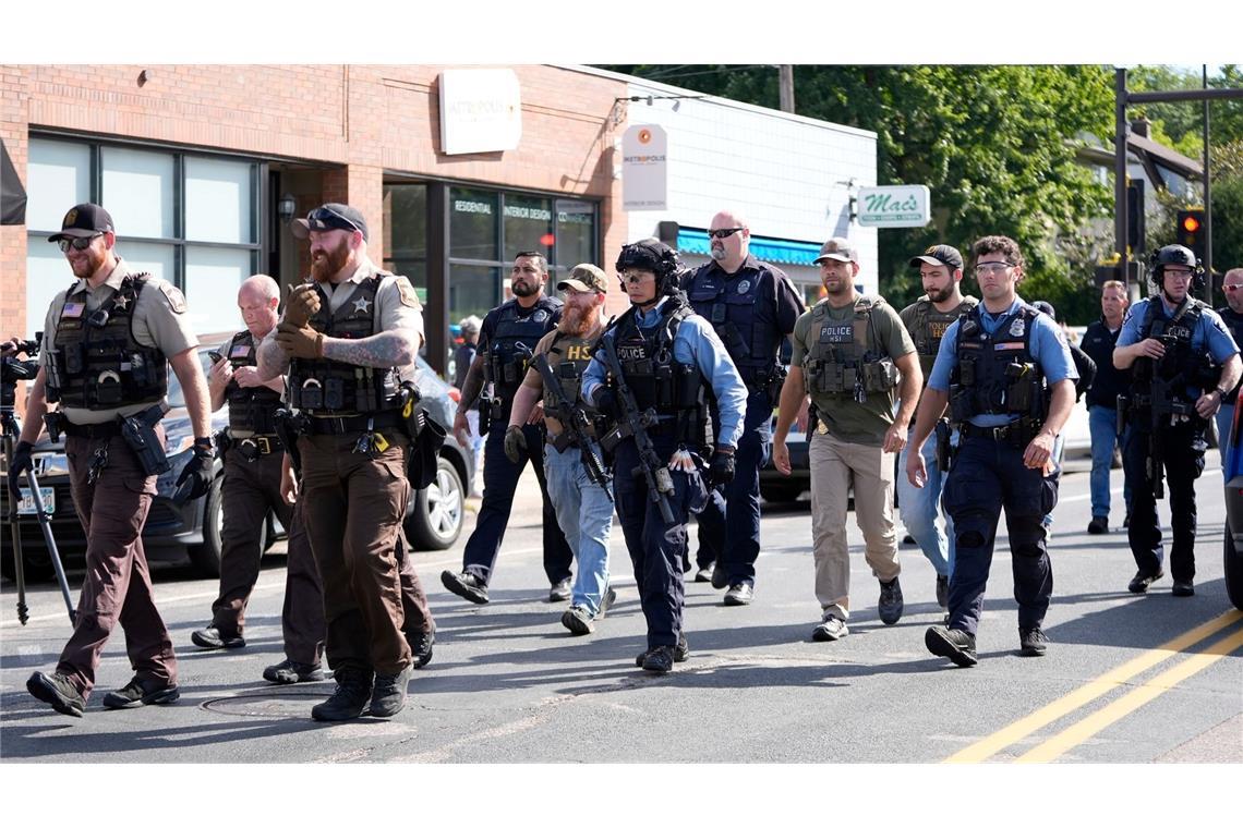 US-Staatsanwalt: Tatverdächtige Person voll geballtem Hass Auf einem Gewehr des Täters soll nach Regierungsangaben "Tötet Donald Trump" gestanden haben.