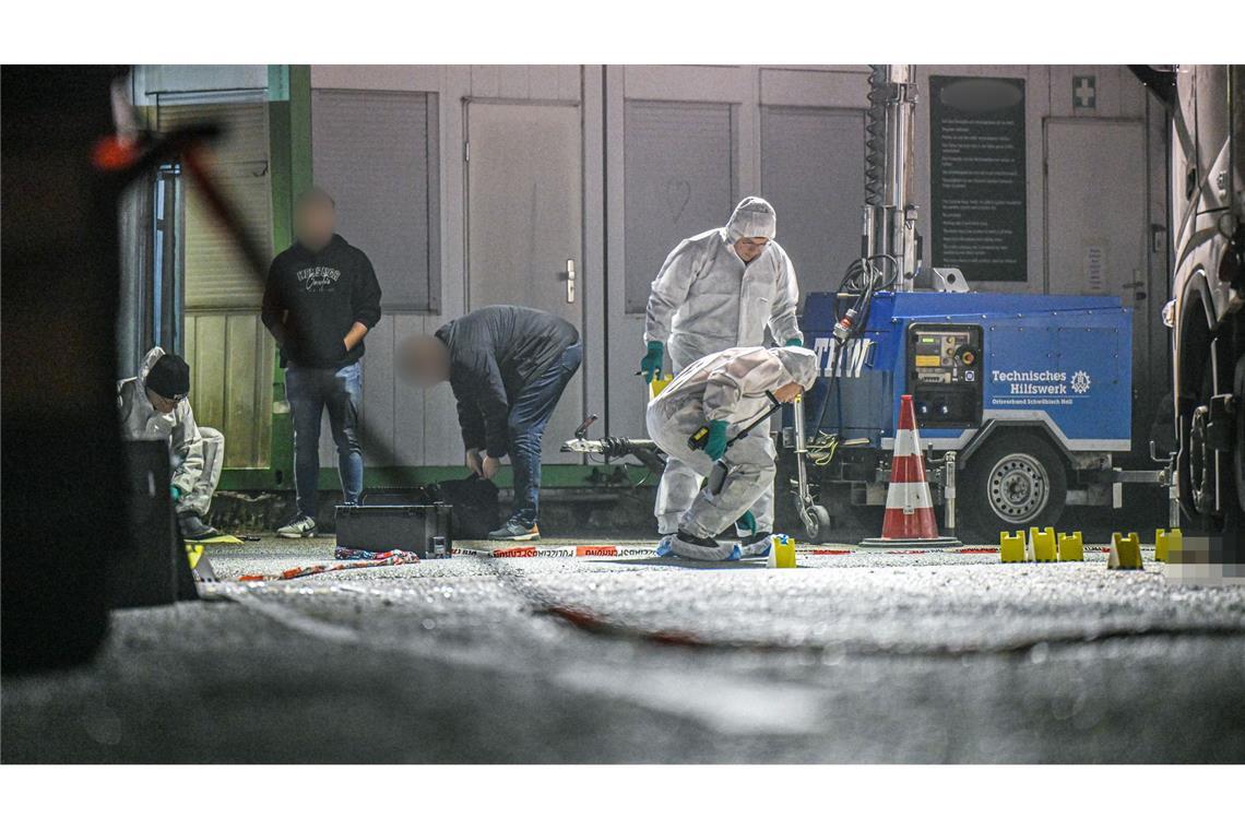 Ermittlungen nach Tod von Mann bei Streit auf Parkplatz Auf einem Parkplatz gab es eine körperliche Auseinandersetzung zwischen mehreren Männern.