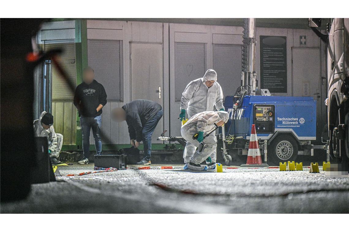 Streit unter Lkw-Fahrern eskaliert – ein Mann stirbt Auf einem Parkplatz in Oberrot ist ein Streit eskaliert – ein Mann ist tödlich verletzt worden.