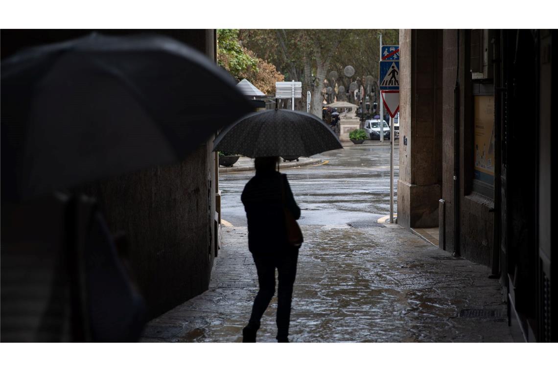 Neue Unwetter in Spanien: Málaga teils unter Wasser Auf Mallorca verzog sich das neue Unwetter nach heftigem Regen schnell wieder.