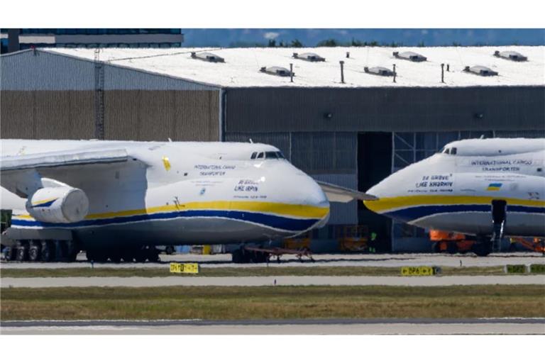 Auf sie zielten die russischen Drohnen: Ukrainische Militärflugzeuge auf dem Flughafen Leipzig/Halle.