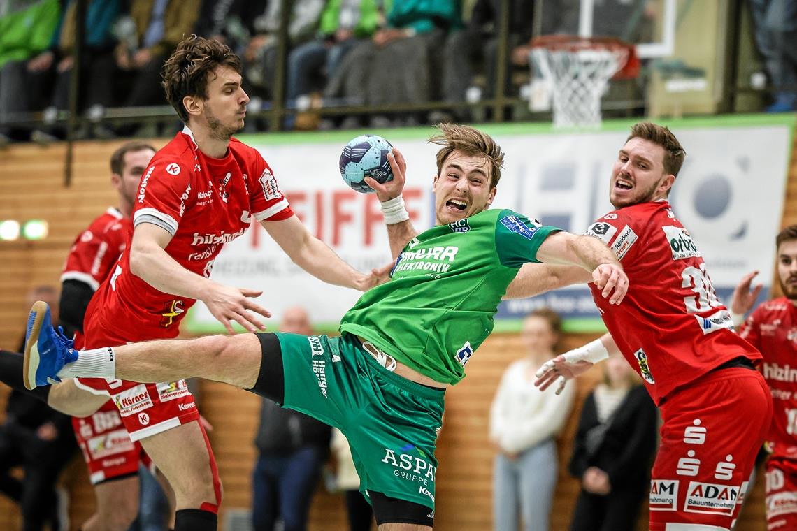Für den HC Oppenweiler/Backnang gibt es zum Auftakt ein Duell der Meister Auf Tobias Gehrke (am Ball) und die HCOB-Handballer wartet in der Aufstiegsrunde eine harte Gegenwehr. Foto: Alexander Becher