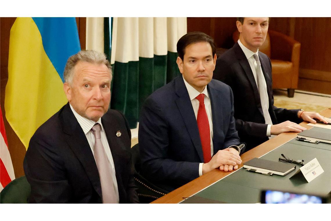 Auf US-Seite verhandeln unter anderem Außenminister Marco Rubio (M.) und der Sondergesandte Steve Witkoff (l.).