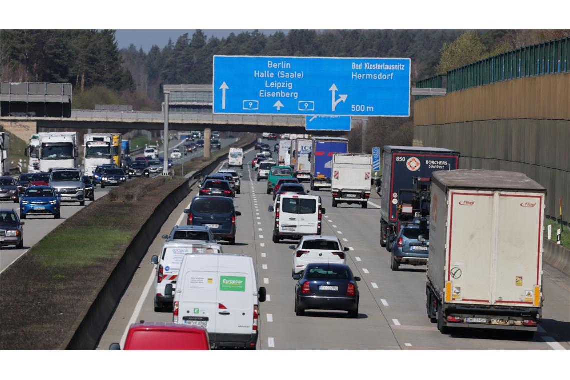Auf vielen Autobahnen, wie hier auf der A9, herrschte am Donnerstagnachmittag reger Verkehr.