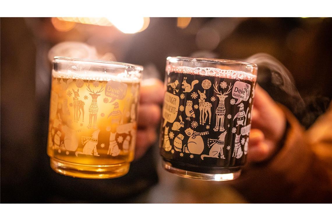 Auf Weihnachtsmärkten wird zwar viel Glühwein getrunken. Gegen die Kälte sind alkoholfreie Getränke jedoch besser geeignet. (Symbolbild)