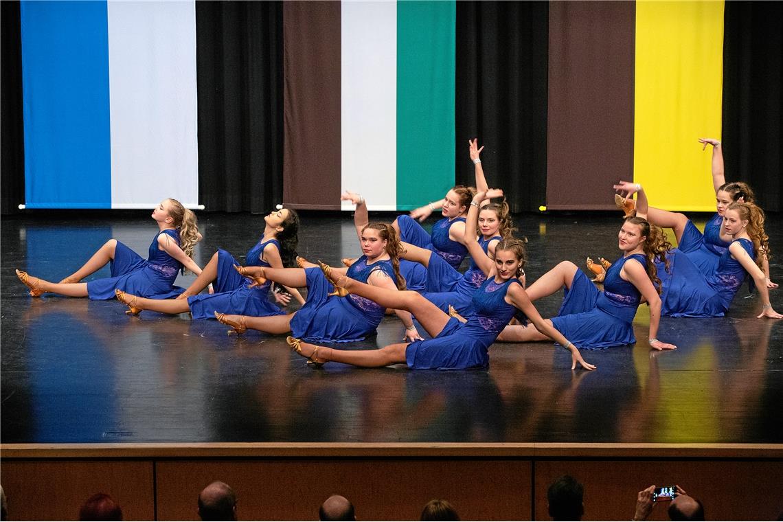 Aufführung Tanzformation "Latina's" des Sportclubs 1947 Fornsbach