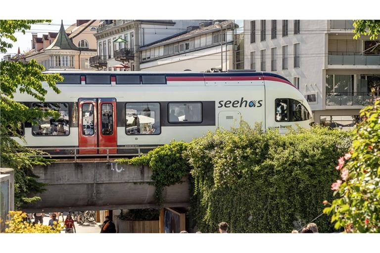 Aufgrund der Bombendrohung ist der Konstanzer Bahnhof derzeit gesperrt. (Symbolbild)