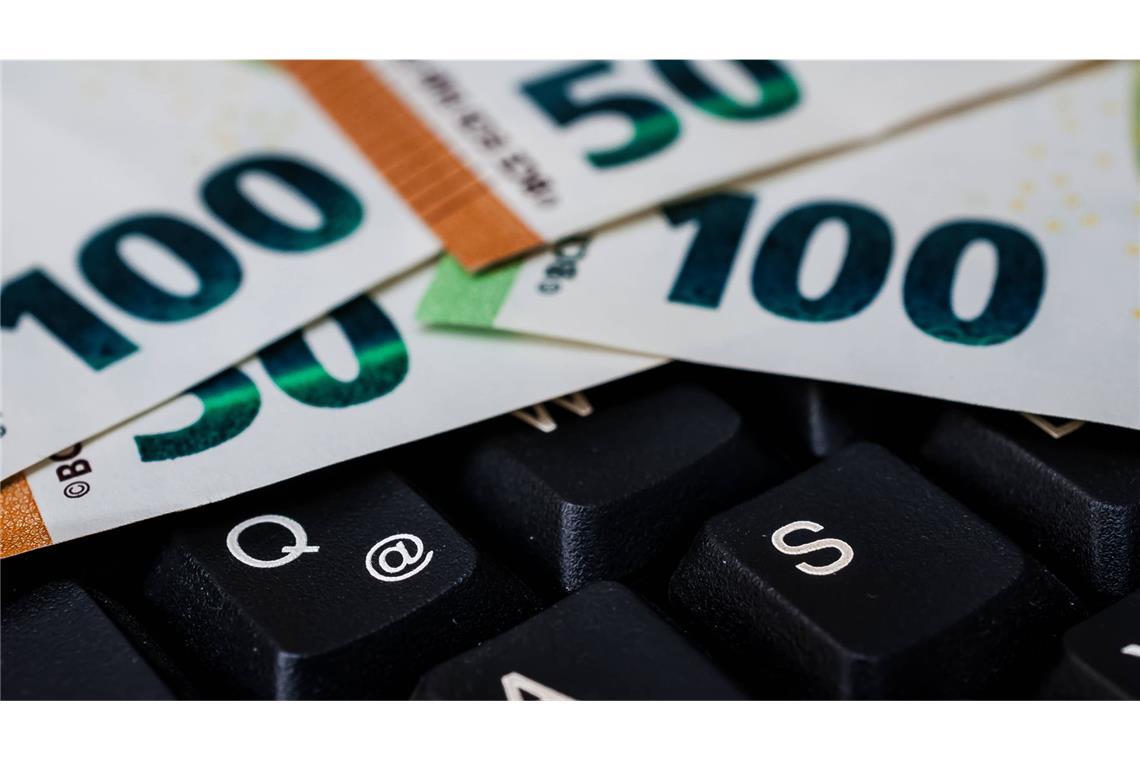 Anlagebetrüger bringen Senior um 170.000 Euro Aufgrund des Betruges muss der Senior aus Weingarten zusätzlich zu seinen Ersparnissen einen Kredit aufnehmen. (Symbolbild)