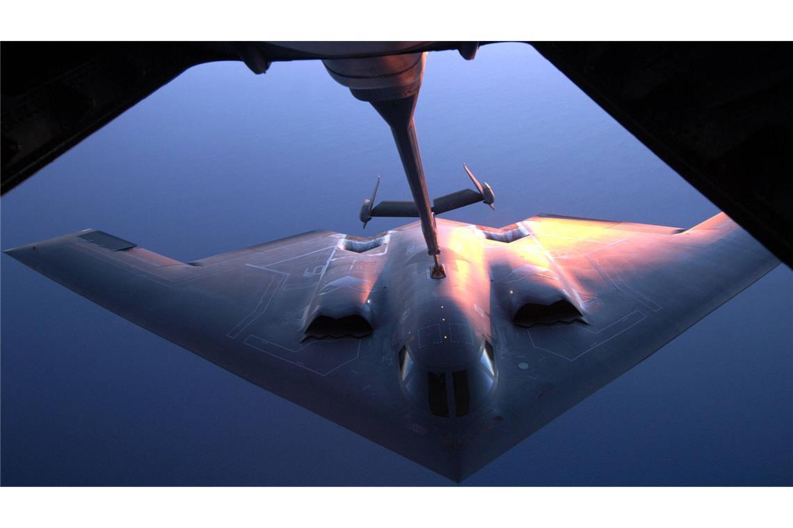 Trumps Mega-Bombe – was über die GBU-57 bekannt ist Aufnahme eines Kampfflugzeugs der US Airforce bei einer Übung über Australien (Symbolbild).