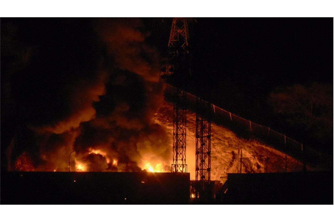 Aufnahme soll einen Brand in Fuerte Tiuna, dem wichtigsten Militärstützpunkt des Landes, zeigen.