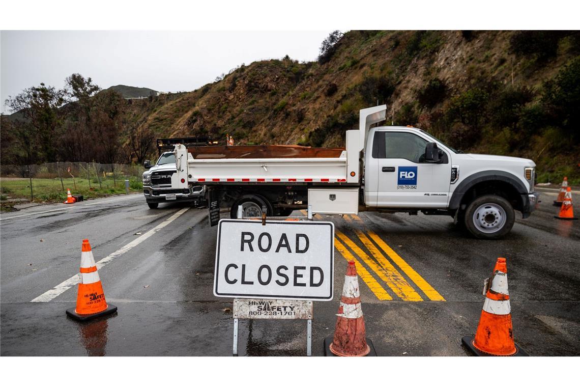 Augenzeugen berichteten nach dem Wintersturm von umgestürzten Bäumen, überschwemmten Straßen und kleineren Erdlöchern.