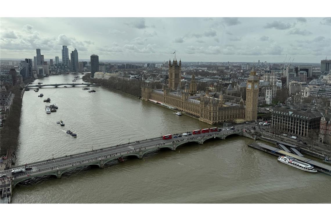 Teurer Kultstatus: Das London Eye wird 25 Aus der Gondel sieht man das britische Parlament.