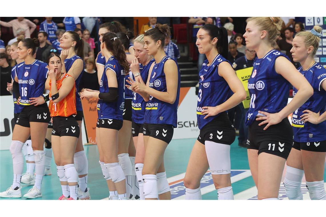 Aus im Play-off-Halbfinale: Die Volleyballerinnen von Allianz MTV Stuttgart sind nach zwei knappen Niederlagen enttäuscht.