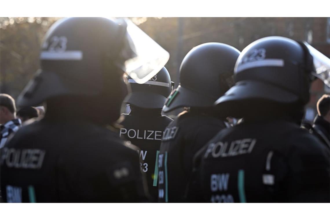 Aus polizeilicher Sicht treffen am Samstag laut einem Sprecher des Ulmer Präsidiums zwei Phänomene aufeinander. Zum Versammlungsgeschehen könnten sich wegen Halloween verkleidete und feiernde Personen gesellen. (Archivbild)