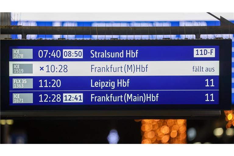 Ausfälle oder Verspätungen – die Deutsche Bahn will Fahrgäste künftig besser darüber informieren. (Symbolbild)