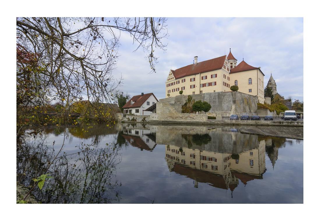 Einst Tabakscheune, bald Wohnpalast auf dem Lande Ausflugsziel für Schlossliebhaber: 125 000 Euro gibt es für die Sanierung des Schloss Brenz in Sontheim-Brenz. Seit mehr als 100 Jahren ist das Schlossmuseum für Besucher offen. Die Geschichte des Schlosses und seiner Erbauer ist dort zu erleben. „Nur dank des großen Engagements zahlreicher Privatpersonen, Vereine und Initiativen, Kirchen und Kommunen ist es möglich, unser kulturelles Erbe zu erhalten. Ich freue mich, dass wir diese Menschen mit der Denkmalförderung des Landes dabei unterstützen können“, sagt Ministerin für Landesentwicklung und Wohnen, Nicole Razavi.