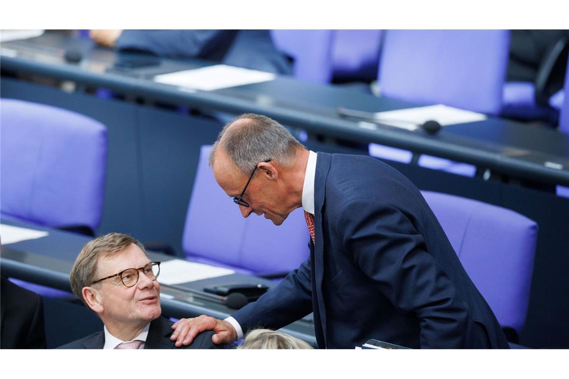 Außenkanzler und Außenminister: Friedrich Merz und Johann Wadephul (beide CDU) während der Generaldebatte zum Haushalt im Bundestag.