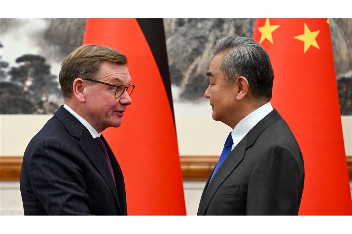 Außenminister Johann Wadephul (CDU) hatte sich Anfang Dezember bei seinem China-Besuch in der Hauptstadt Peking mit seinem Kollegen Wang Yi getroffen.