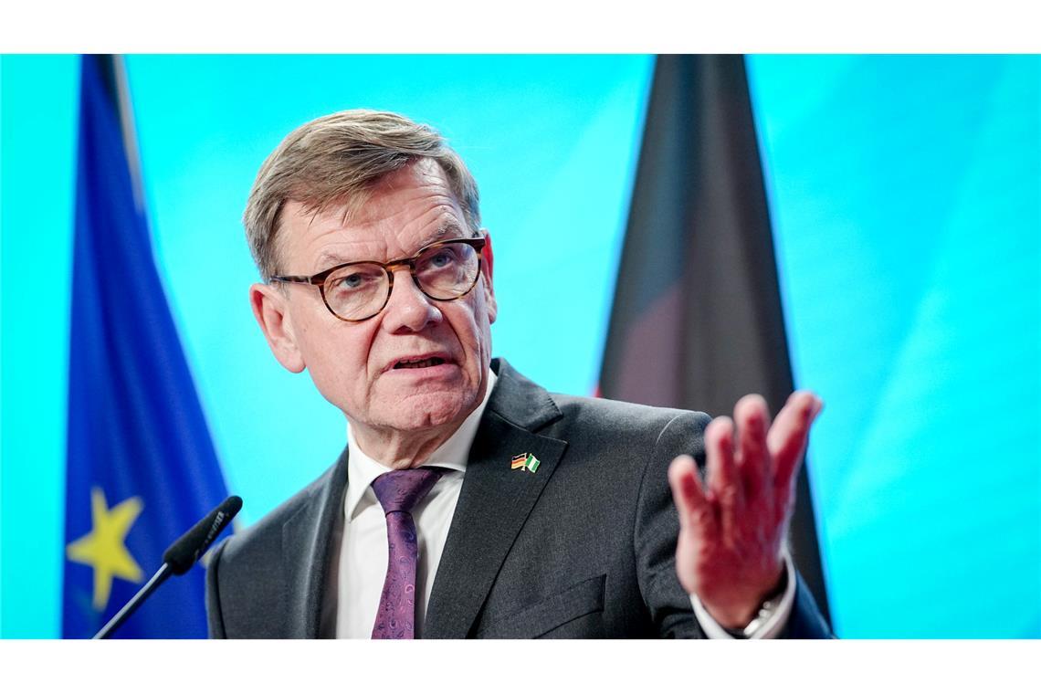 Außenminister Johann Wadephul (CDU) ist in den eigenen Reihen wegen Äußerungen zur Asylpolitik gegenüber Syrien in der Kritik.