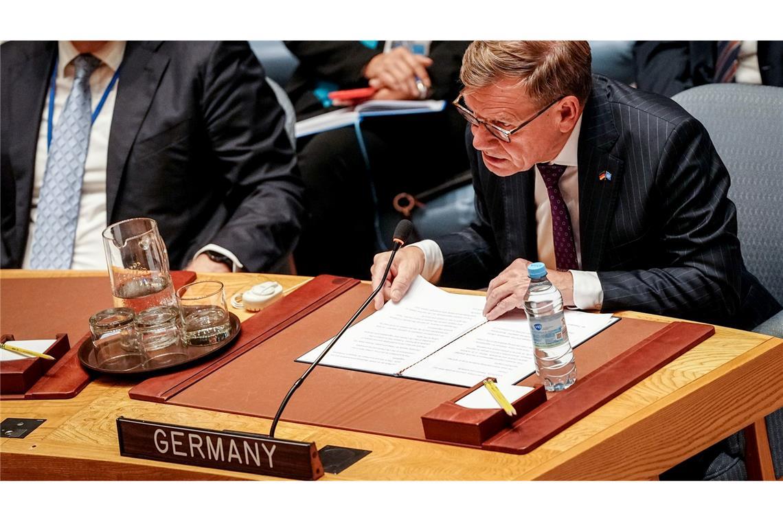 Berlin, Paris und London fordern rasches Einlenken von Iran Außenminister Johann Wadephul (CDU) sowie seine Kollegen aus Frankreich und Großbritannien haben sich am Rande der UN-Vollversammlung in New York mit ihrem iranischen Kollegen getroffen.
