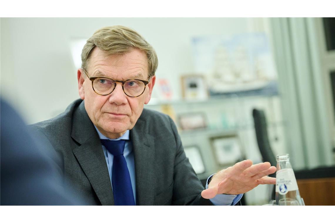 Außenminister Johann Wadephul (CDU) weist Zensur-Vorwürfe der US-Regierung zurück und kritisiert die Einreiseverbote etwa gegen die HateAid-Geschäftsführerinnen, spricht sich aber zugleich für einen Dialog mit den USA aus.