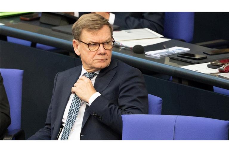 Außenminister Johann Wadephul (CDU) wollte eigentlich per Regierungsflugzeug zu einem Gipfeltreffen nach Kolumbien reisen. Weil es einen Defekt an der Maschine gab, muss er umplanen und zunächst Linie fliegen. (Archivbild)