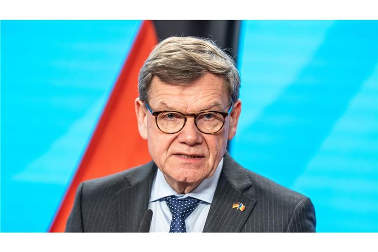 Außenminister Johann Wadephul muss, wie viele andere Minister auch, in seinem Etat den Rotstift ansetzen.