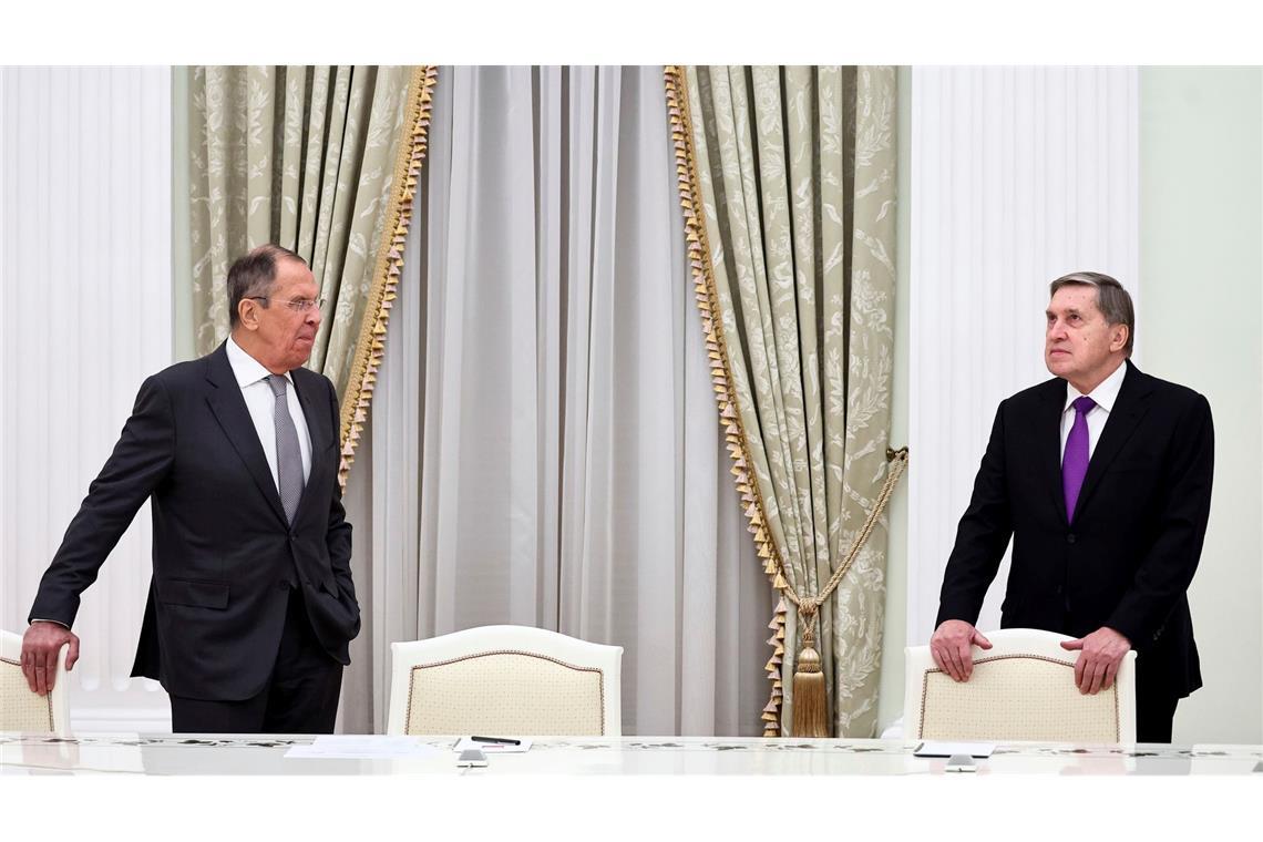 USA und Russland verhandeln über Zukunft der Ukraine Außenminister Lawrow (l.) und Präsidentenberater Uschakow führen die russische Delegation an. (Archivbild)