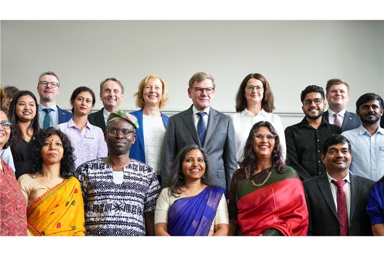 Außenminister Wadephul traf die indischen Deutschlernenden am Goethe-Institut in Bangalore.