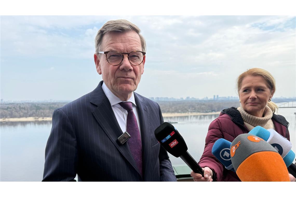 Außenminister Wadephul und EU-Chefdiplomatin Kallas halten sich gemeinsam mit Kollegen zu einem Solidaritätsbesuch in der Ukraine auf. (Archivbild)