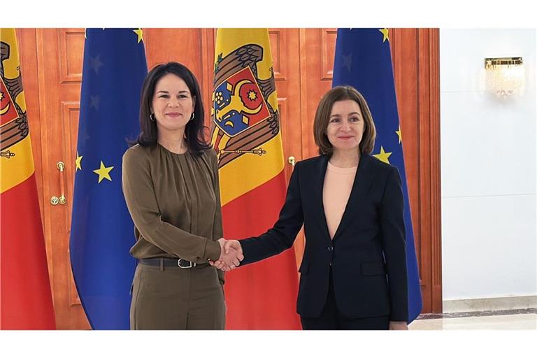 Außenministerin Annalena Baerbock (l.) wird im Präsidialamt von Moldaus Präsidentin Maia Sandu empfangen.
