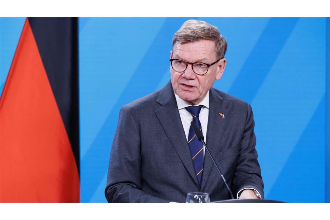 Außernminister Johann Wadephul (CDU). Das Auswärtige Amt rät Deutschen in Frankreich, Demonstrationen möglichst zu meiden (Archivfoto).