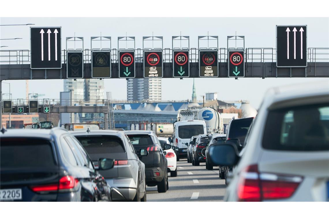 Autobauer bekommen mehr Zeit für EU-Klimavorgaben Autobauer bekommen in der EU mehr Zeit, um sich an Klimavorgaben zu halten. (Archivbild)