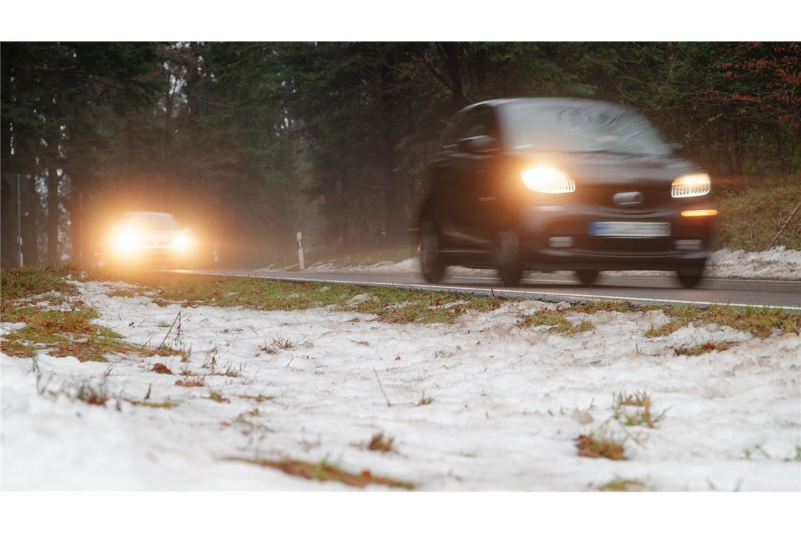 Autofahrer aufgepasst: Zum Wochenende wird im Land wieder Schnee und Glätte erwartet.