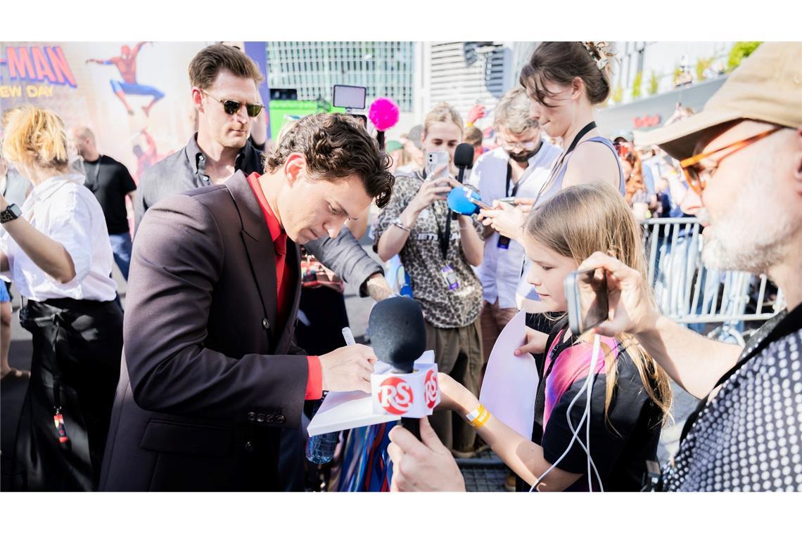 Autogramme und Selfies: Tom Holland in Berlin.