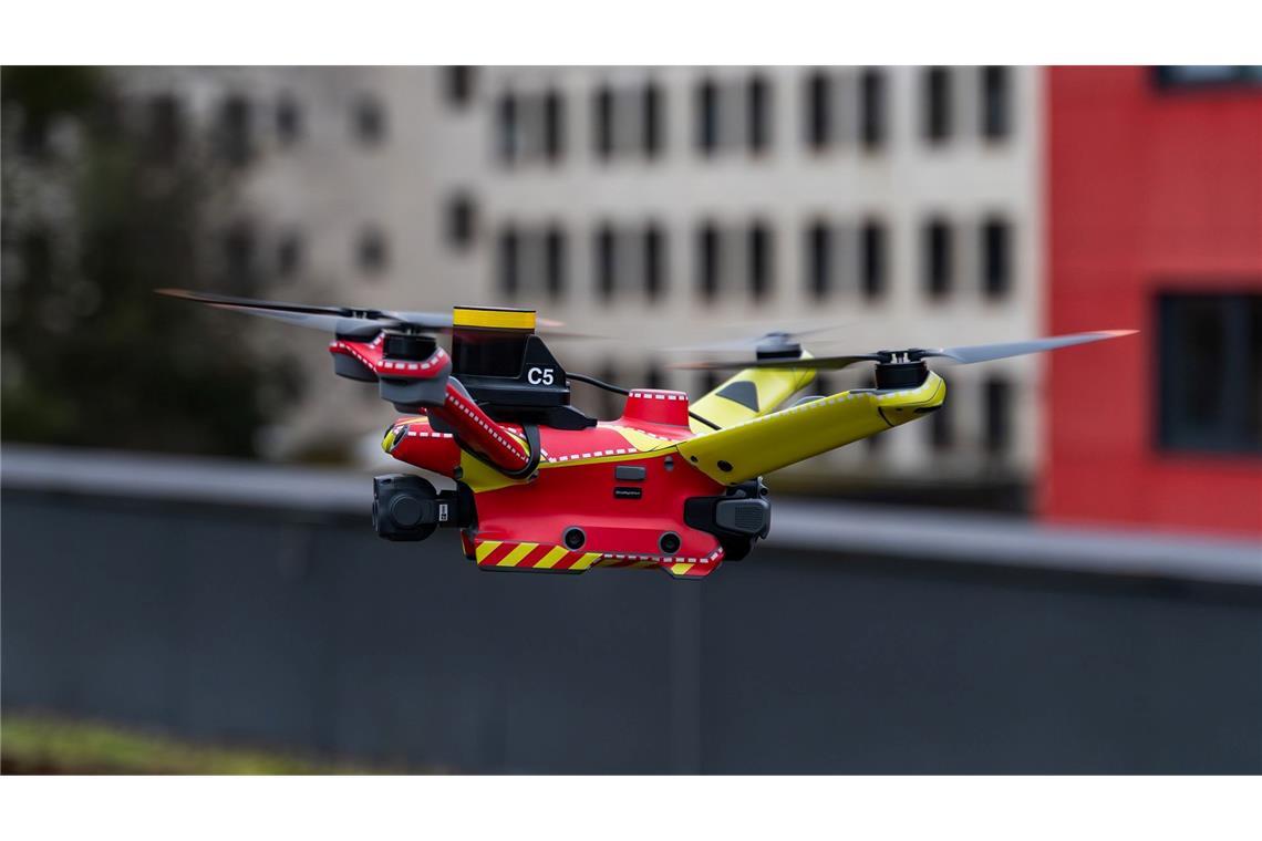 Automatisierte Drohnen sollen künftig Livebilder von Einsatzorten liefern - noch vor Eintreffen der Feuerwehr. (Handout)