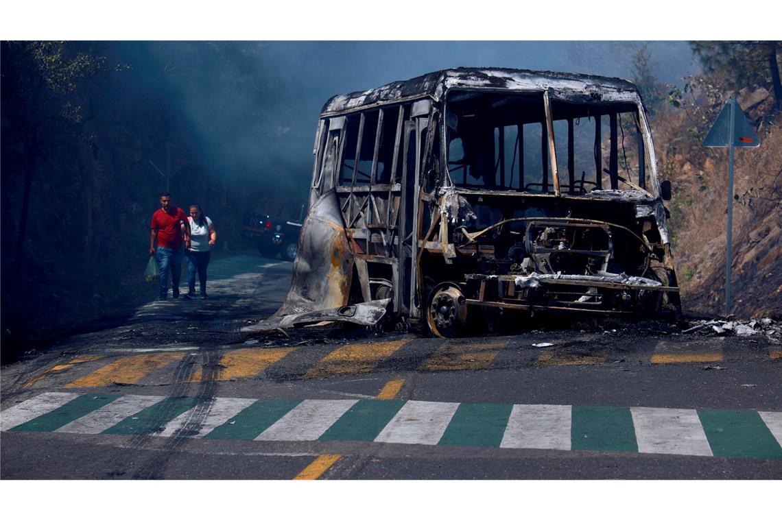 Autos brannten vielerorts nach dem Tod von Drogenboss "El Mencho".