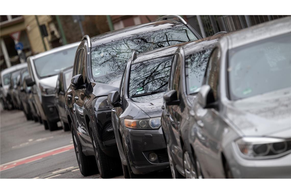 Autos stehen immer mehr rum.