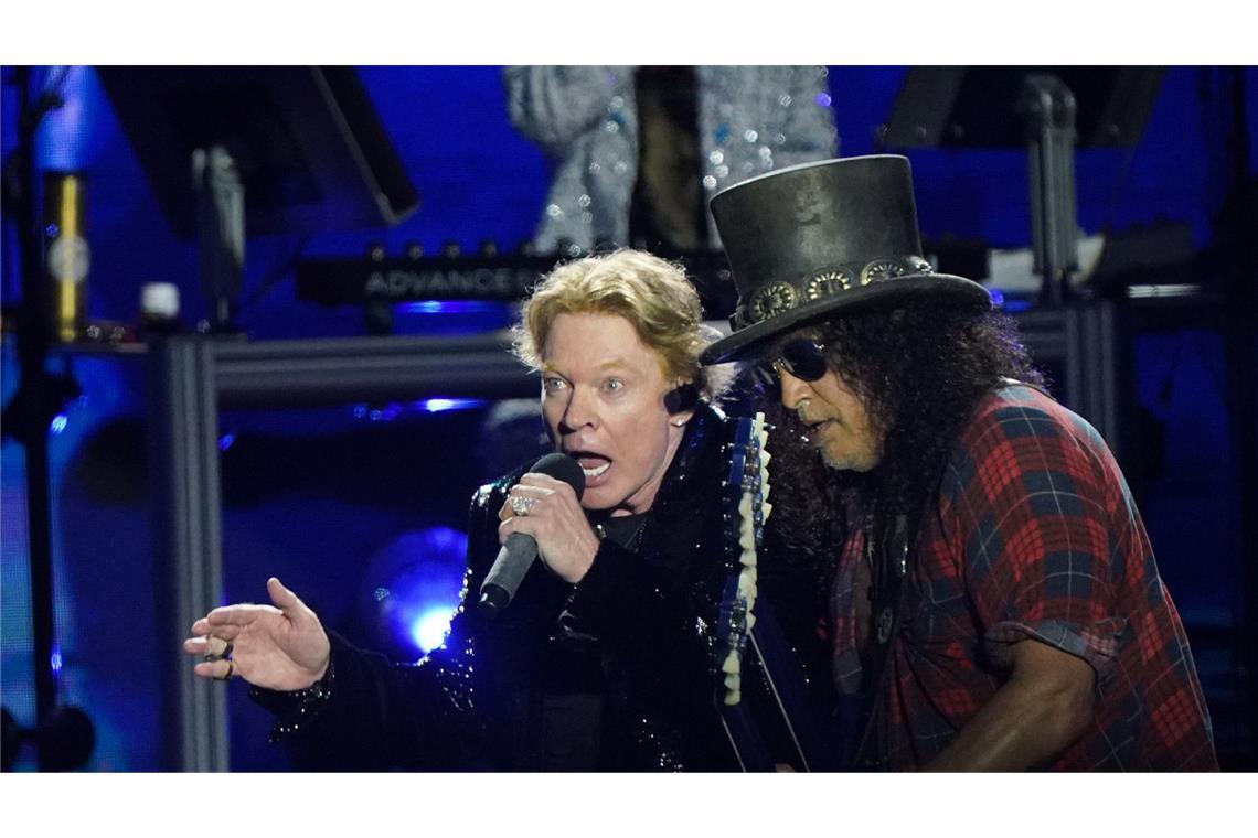Was Stuttgart zur Paradise City von Axl Rose macht Axl Rose: nach dem Tour-Abschluss in Wacken (rechts Guns N’Roses-Gitarrist Slash) geht es nach Stuttgart.