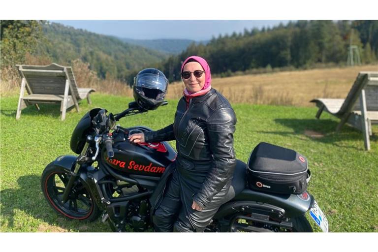 Aynur Keskin fährt leidenschaftlich gerne Motorrad. Ihr Bike nennt sie liebevoll „kara sevdam“– was auf Deutsch „Meine schwarze Liebe“ bedeutet.