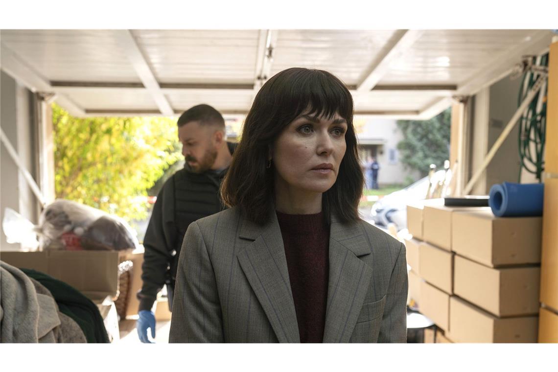 Azadi und Kulina kommen zum Fundort der Leichenteile.