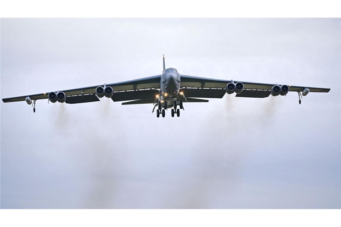 B-52-Bomer stürzt in Kalifornien ab. (Symbolbild)