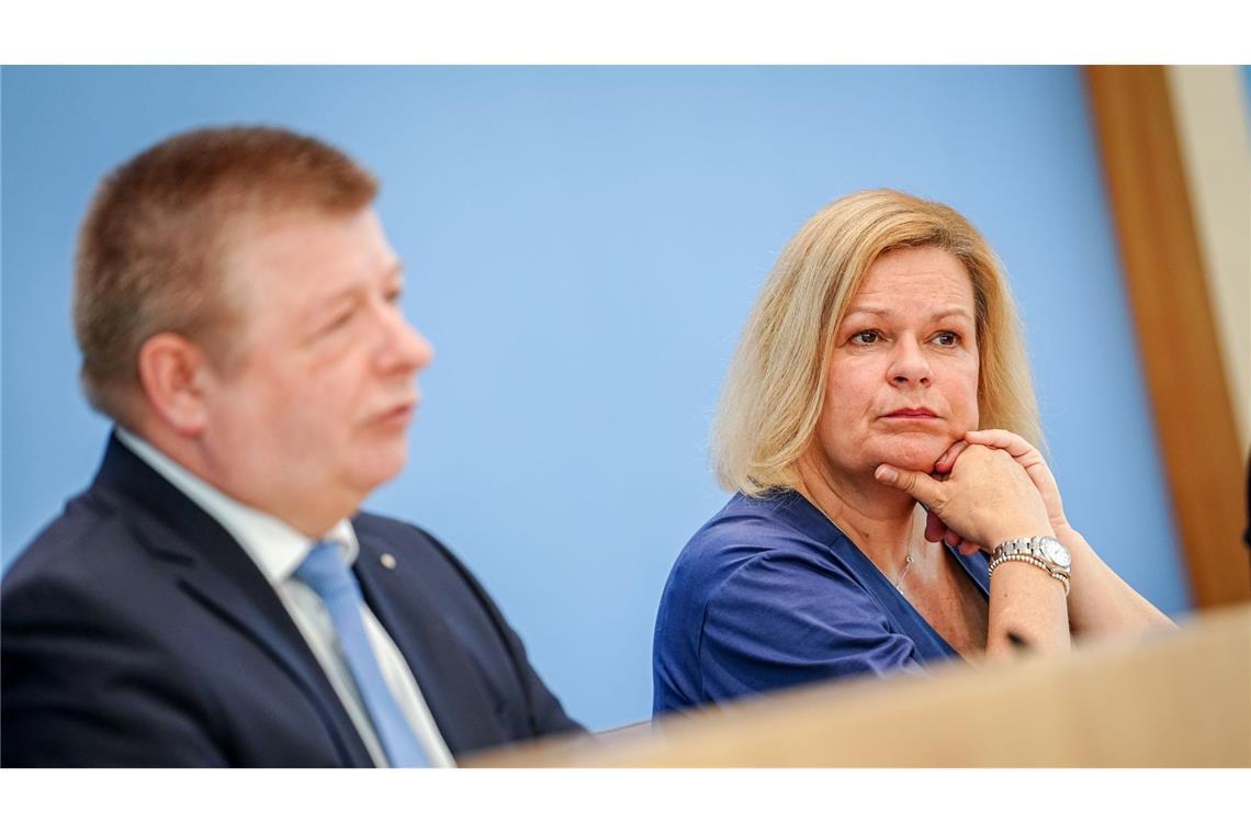 Vorgezogene Wahl verzögert Neubewertung der AfD B