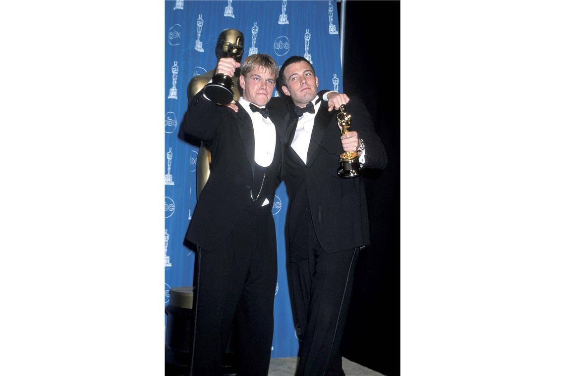 Diese 20 Oscar-Momente sind unvergessen <b>1997:</b> Zwei junge Männer, die kaum einer kennt, starten mit ihrem Oscar-Gewinn eine steile Karriere. Sie heißen Matt Damon (links) und Ben Affleck.