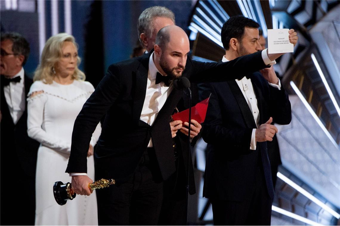 Diese 20 Oscar-Momente sind unvergessen <b>2017: </b>Maximale Verwirrung – die Academy macht einen Fehler und verleiht erst „La La Land“ den Preis für den besten Film. Dabei ist es „Moonlight“, der die meisten Stimmen erhalten hatte.